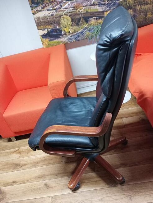 Fotel gabinetowy czarny skórzany fotele gabinetowe do biur