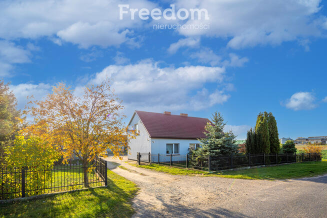 Dom wolnostojący w Kaliszanach wraz z budynkami.