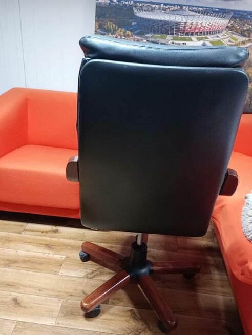 Fotel gabinetowy czarny skórzany fotele gabinetowe do biur