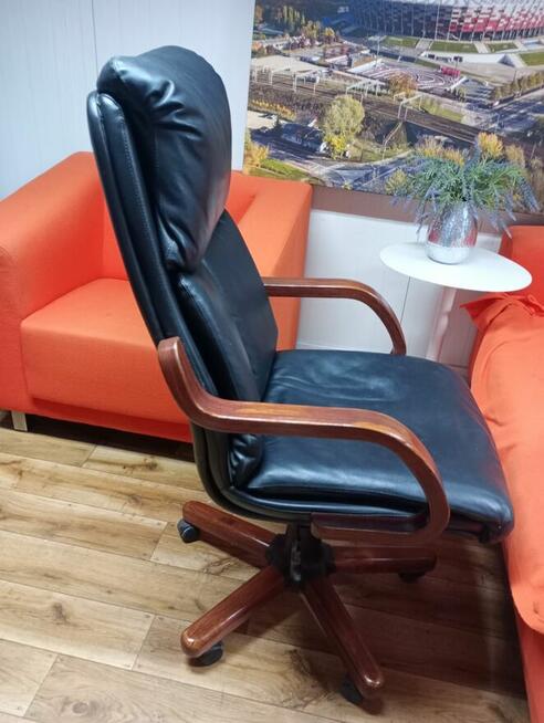 Fotel gabinetowy czarny skórzany fotele gabinetowe do biur