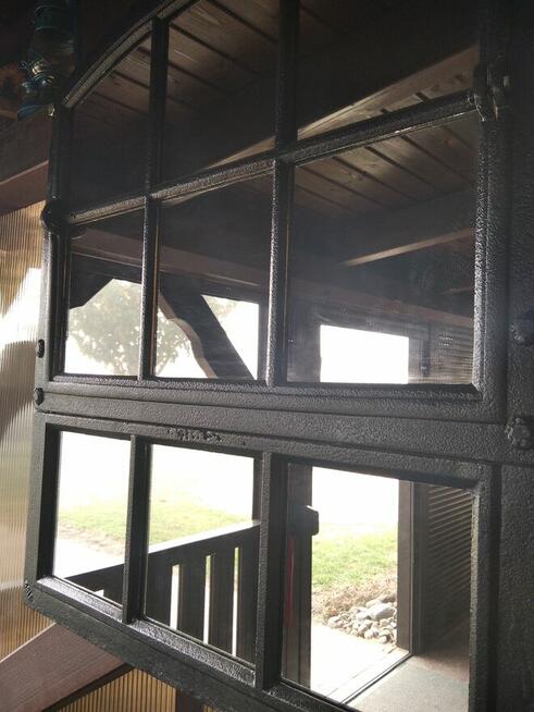 Lustro w rustykalnej ramie