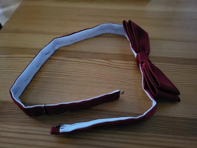 Na Prezent - Mucha Bordowa - regulowany pasek- real foto