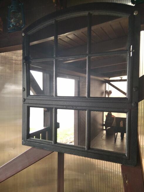 Lustro w rustykalnej ramie