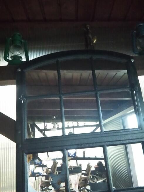 Lustro w rustykalnej ramie