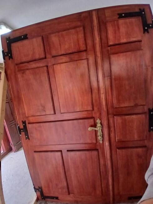 Sprzedam drzwi zewnętrzne drewniane