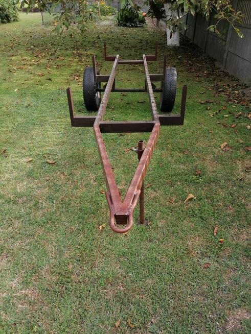 Przyczepa na drzewo, beczkę na wodę