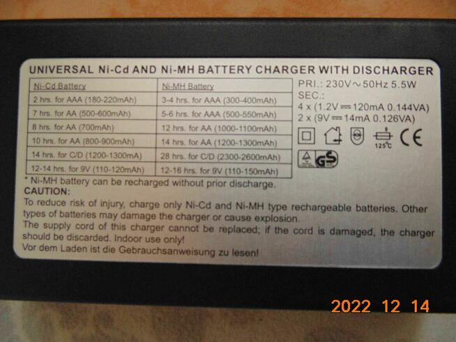 Sprzedam uniwersalną ładowarkę do baterii, Model V 629 -A