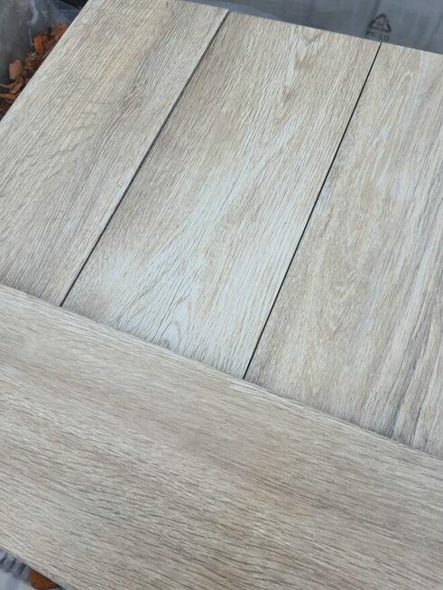 Płytki drewnopodobne beżowe podłogowe, jodełka Ventino