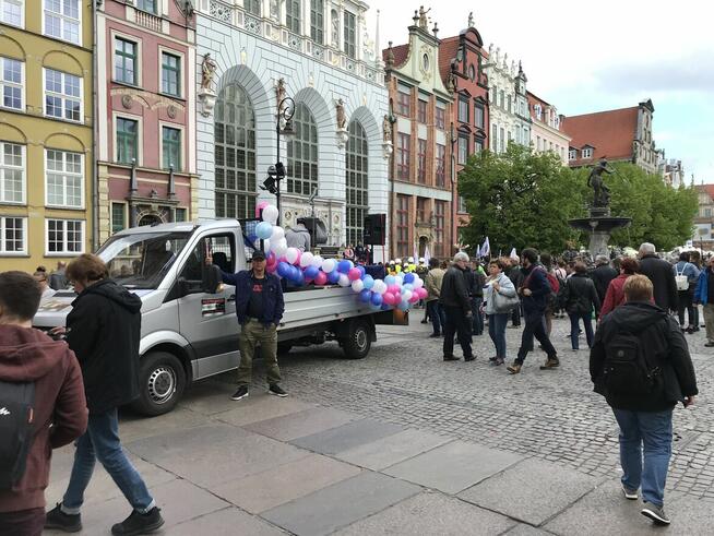 Wynajem busa z kierowcą transport mebli Gdańsk