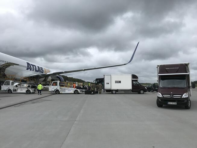 Wynajem busa z kierowcą transport mebli Gdańsk