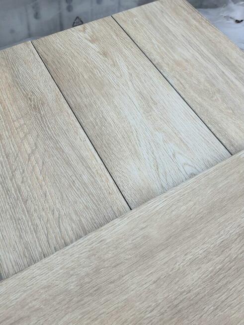 Płytki drewnopodobne beżowe podłogowe, jodełka Ventino