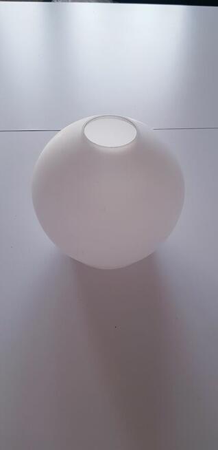 Zestaw szklanych ozdobnych kloszy