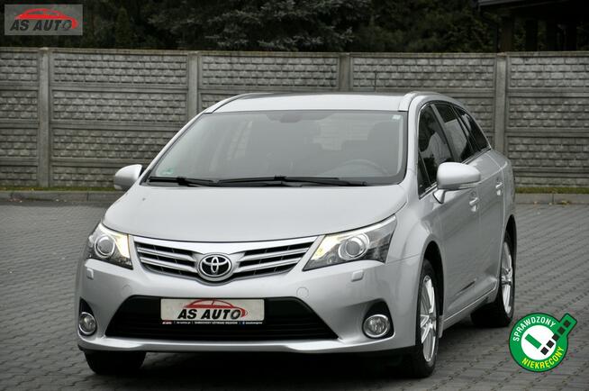 Toyota Avensis 1,8VVTi 147KM SolPlus/Alufelgi/Kamera/Ledy/Navi/Model2013