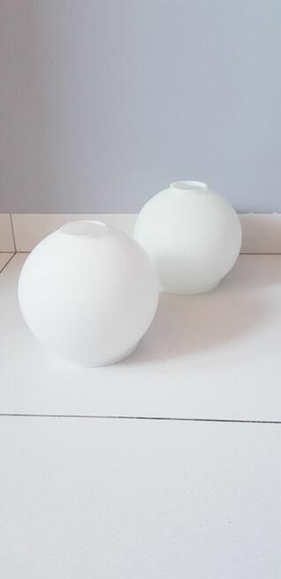 Zestaw szklanych ozdobnych kloszy