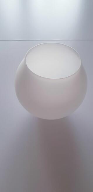 Zestaw szklanych ozdobnych kloszy