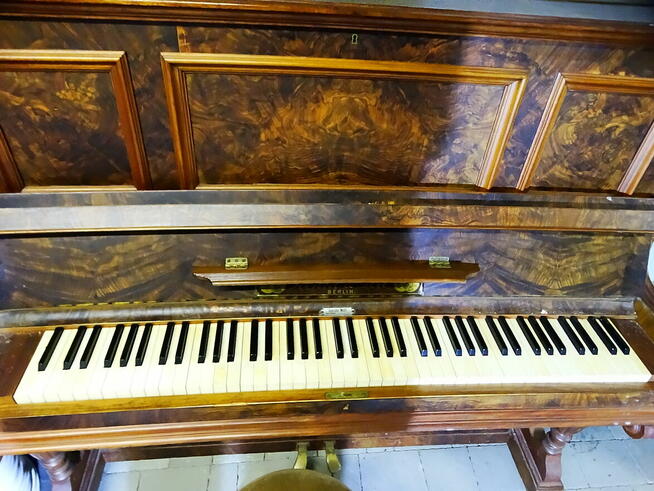 Pianino Höhne & Sell Berlin