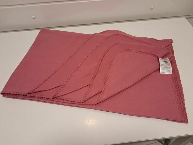 Koc ciemnoróżowy z polaru „Home Deco”, do sprzedania