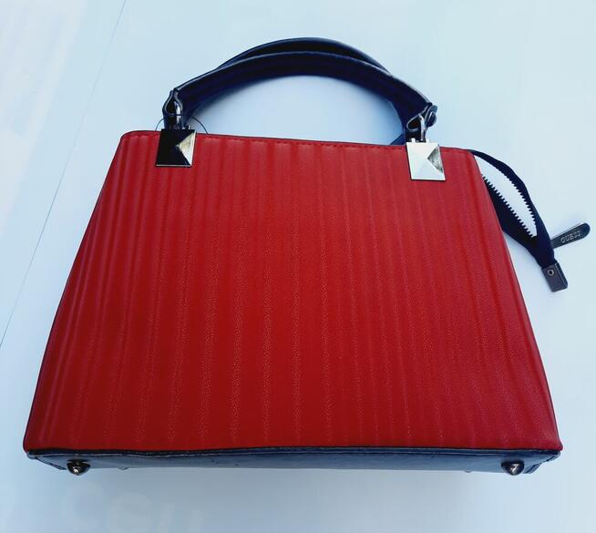 Guess torebka czerwona z zamkiem 23x17 cm