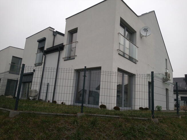 NAROŻNY SEGMENT Pompa ciepła GOTOWY