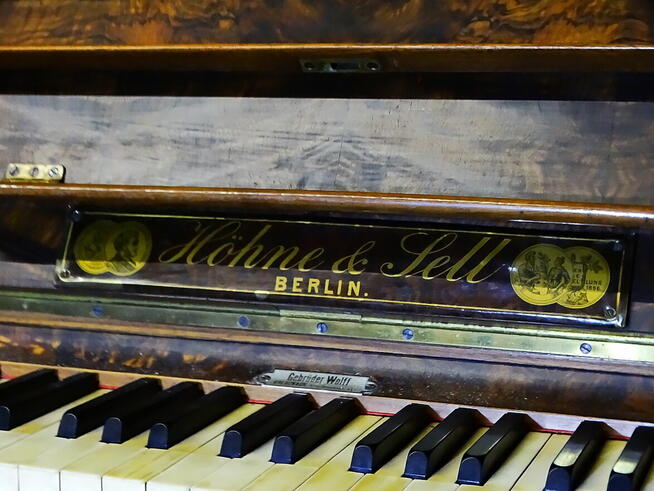 Pianino Höhne & Sell Berlin