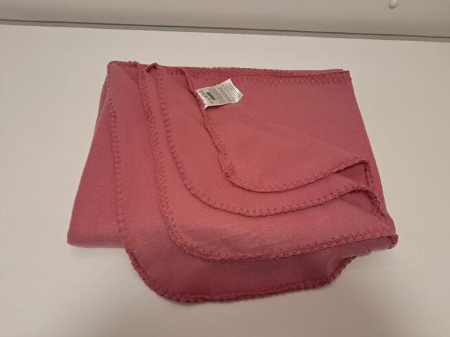 Koc ciemnoróżowy z polaru „Home Deco”, do sprzedania