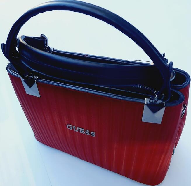 Guess torebka czerwona z zamkiem 23x17 cm