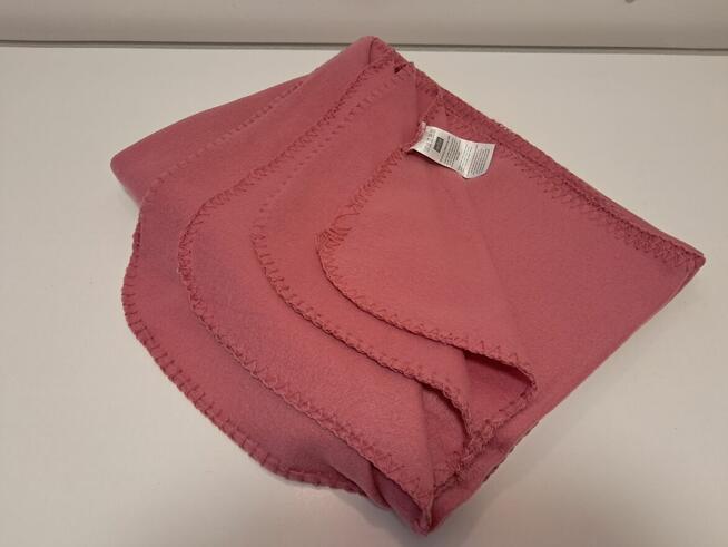 Koc ciemnoróżowy z polaru „Home Deco”, do sprzedania