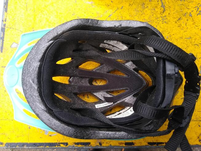 Kask dziecinny, rowerowy, 20 zł.