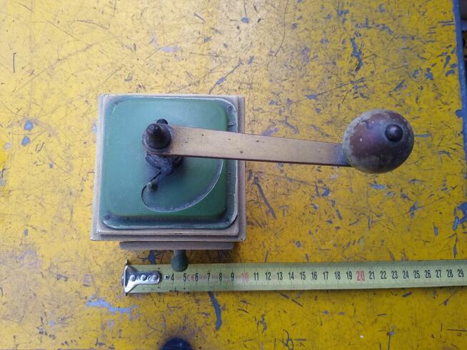 Stary, antyk, młynek ręczny do pieprzu, 30 zł.