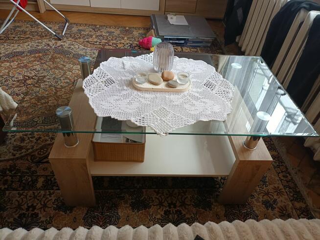 Ława ze szkłem, podstawa w kolorze sonoma i z półką białą