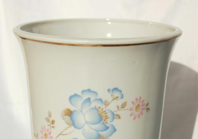 Klasyczny wazon, porcelana Ćmielów, błękitne pastelowe kwiat