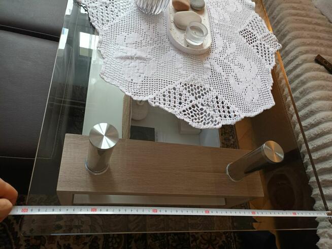 Ława ze szkłem, podstawa w kolorze sonoma i z półką białą