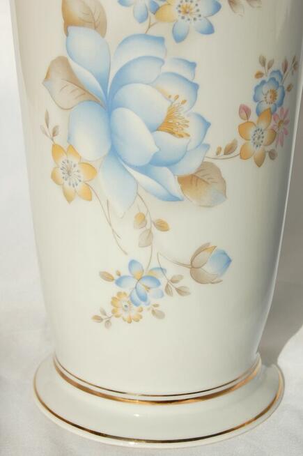 Klasyczny wazon, porcelana Ćmielów, błękitne pastelowe kwiat