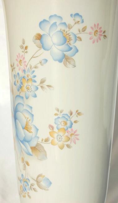 Klasyczny wazon, porcelana Ćmielów, błękitne pastelowe kwiat