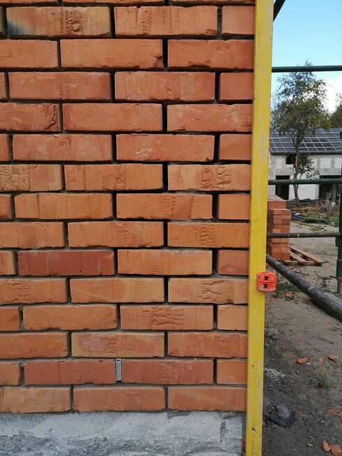 PRZYJMĘ POMOCNIKA PRZY MUROWANIU CEGŁY KLINKIEROWEJ