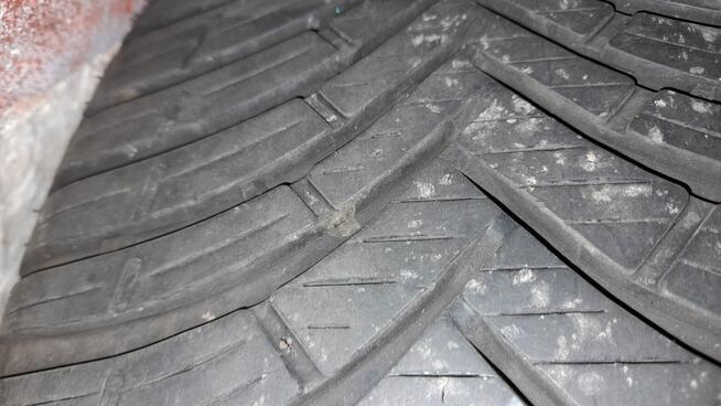 Sprzedam opony wielosezonowe