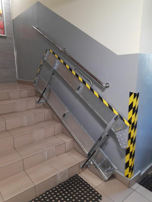 Podjazdy na schody dla wózków inwalidzkich