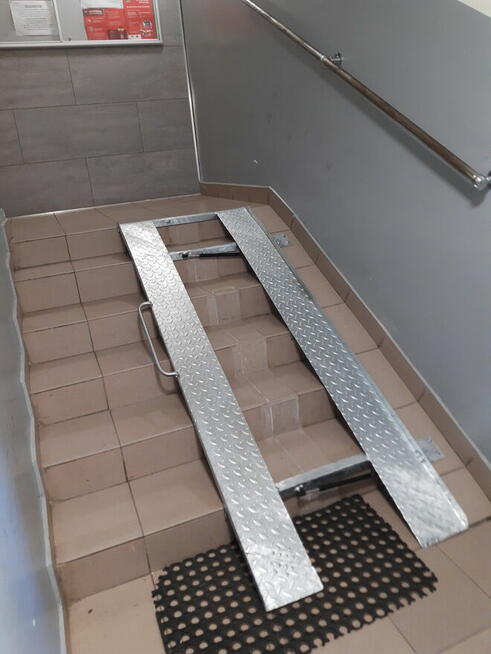 Podjazdy na schody dla wózków inwalidzkich