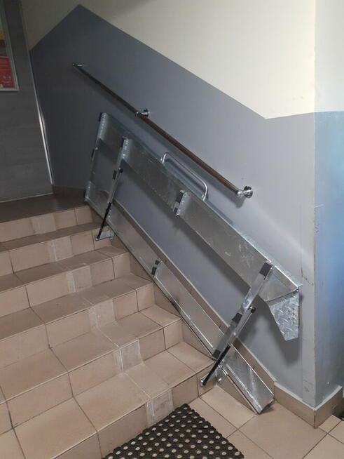 Podjazdy na schody dla wózków inwalidzkich