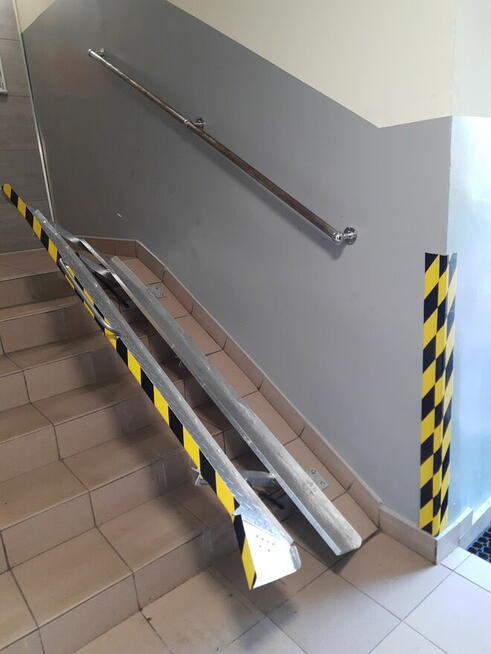 Podjazdy na schody dla wózków inwalidzkich