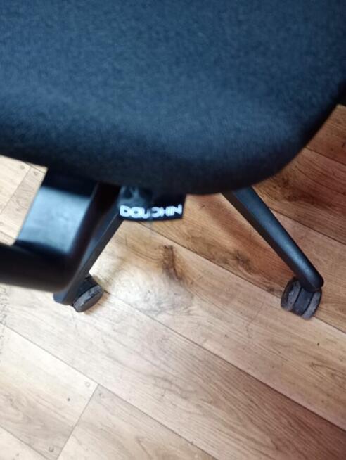 Fotel biurowy czarny Dauphin z zagłówkiem fotele krzesła