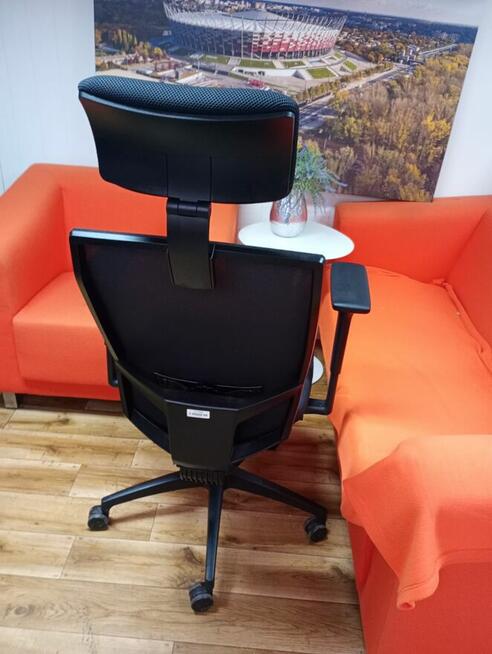 Fotel biurowy czarny Dauphin z zagłówkiem fotele krzesła