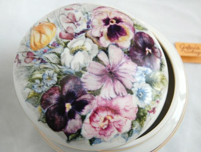 Bombonierka, szkatułka, porcelana Ćmielów, vintage, kwiaty