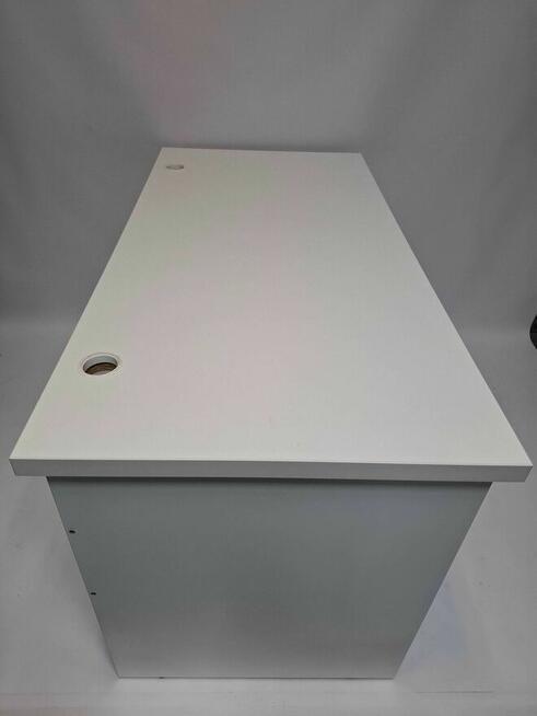 Biurko proste 140x70 z maskownicą białe