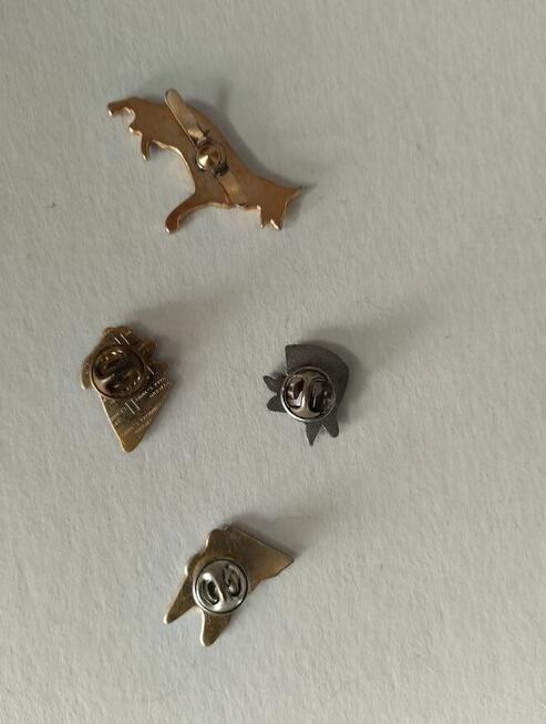 Spinki. Przypinki z psami.