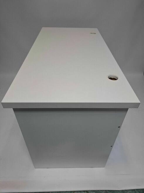 Biurko proste 140x70 z maskownicą białe