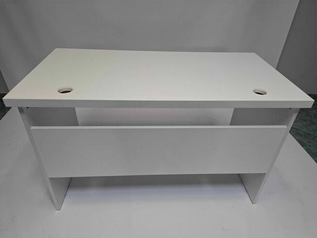 Biurko proste 140x70 z maskownicą białe