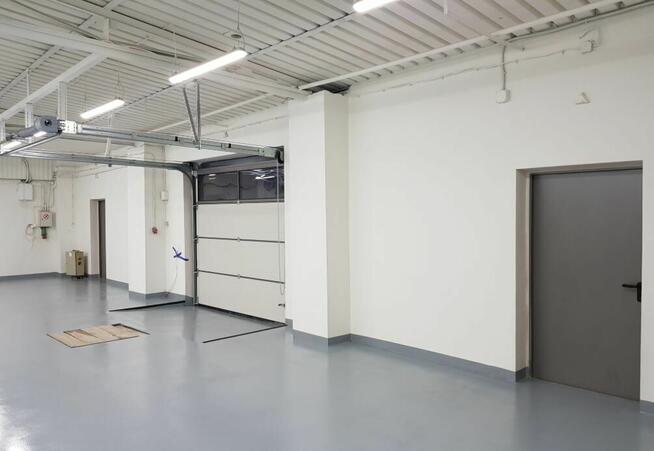 Magazyny, biura, parking w cenie