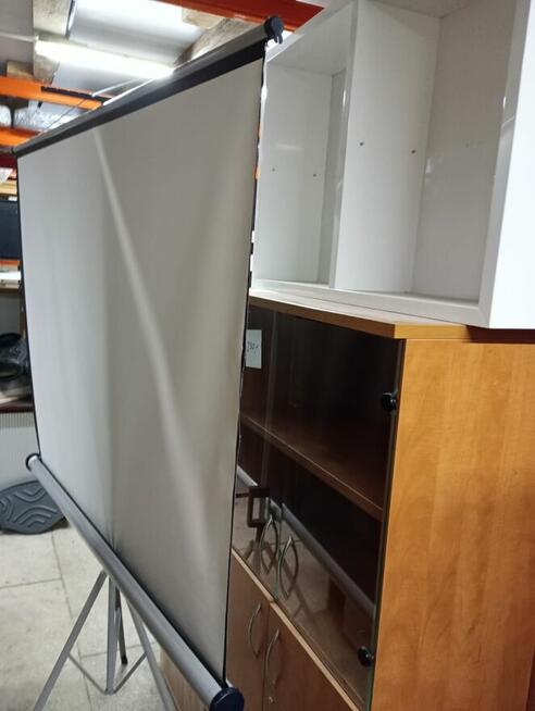 Ekran projekcyjny NOBO na trójnogu 175x130cm biały