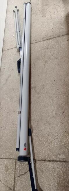 Ekran projekcyjny NOBO na trójnogu 175x130cm biały